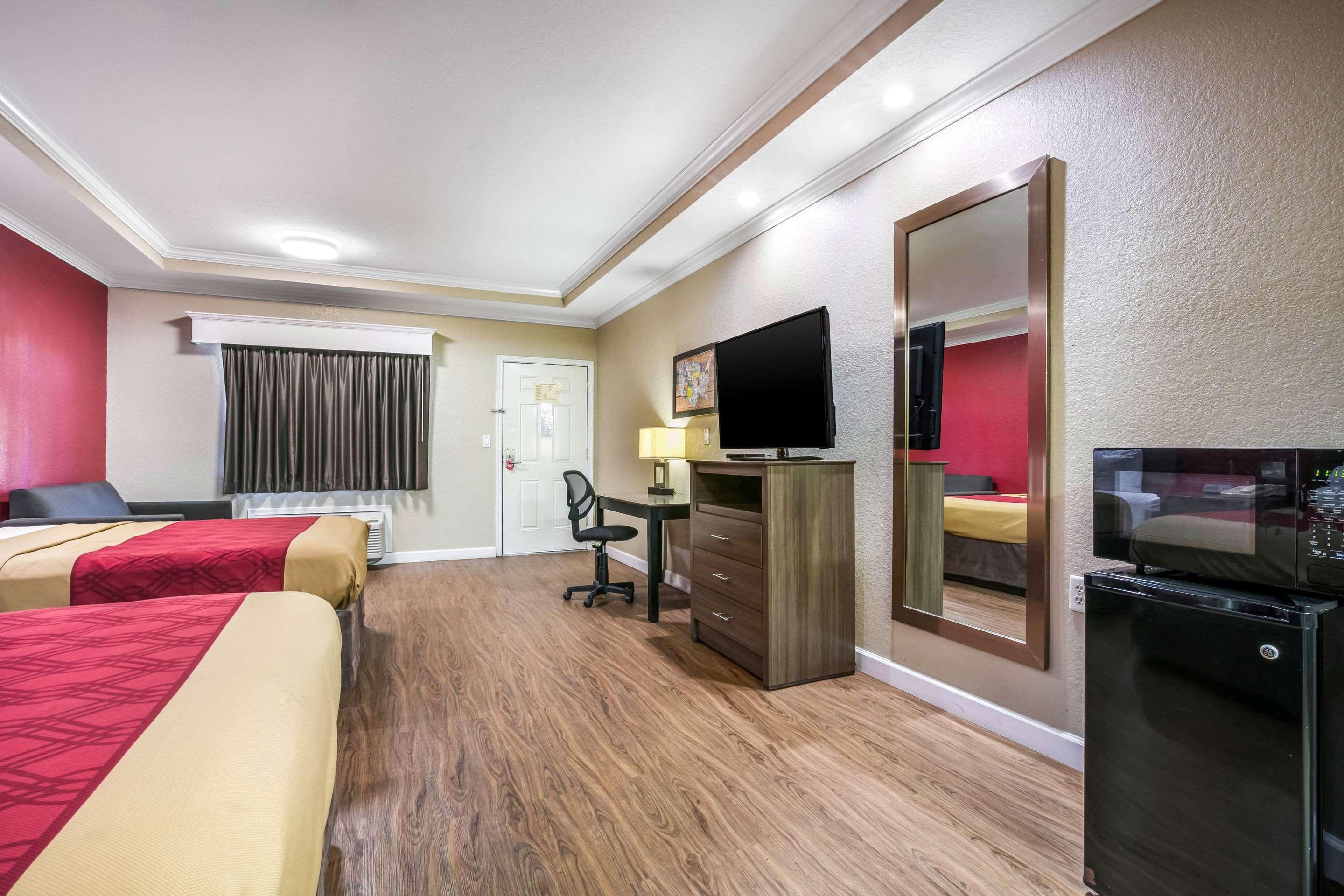 Econo Inn&suites Horn Hotel 2*